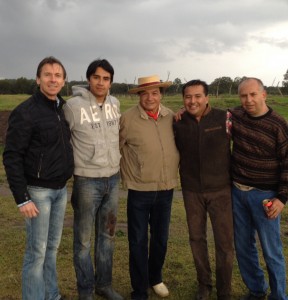 Alberto Cossio avec les Matadors Alberto Huerta à sa gauche et Manuel Montoya à sa droite. NOV 2013 Ganaderia de ZOTOLUCA pour une tienta où il reprenait les trastos après la blessure de Carmona.